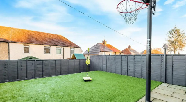 Balmoral Residence 30 mins from Edinburgh and Glasgow, Забронировать Отель Отели Центральной Шотландии с парковкой, Парковка