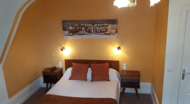 Hotel de France, Rezerwuj Hotel Hotele w Doubs z basenem, Basen