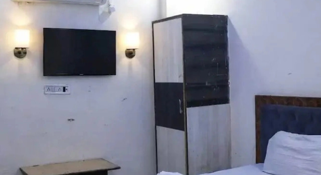 Номер Classic Radha Krishna Guest House