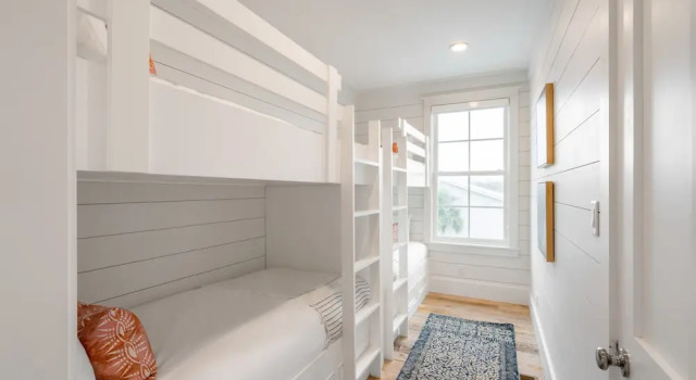 Коттедж Marlin by Avantstay Beachfront Mansion w/ 10 Bdrs & Multiple Living Spaces & Kitchens!