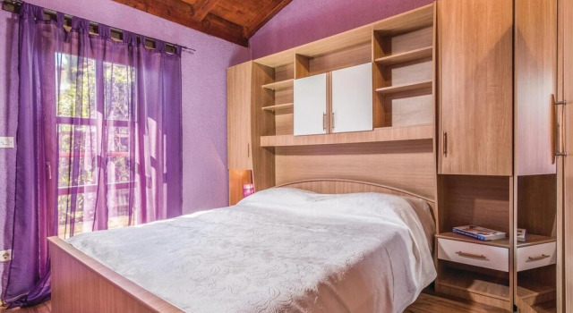 Nice Home In Sv,lovrec With Kitchen, Prenota Hotel Hotel a Istarskaya zhupania con piscina, Piscina