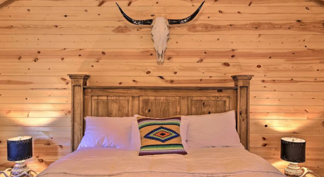 Коттедж Rustic-chic Country Cabin - 10 Mi to Main Street!