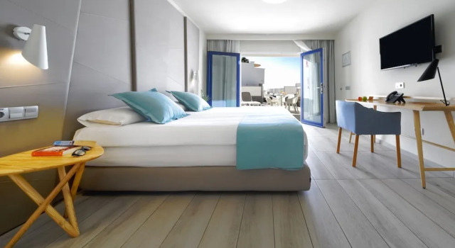 Номер Standard с балконом Aqua Suites