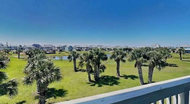 Коттедж Buckin Beach House