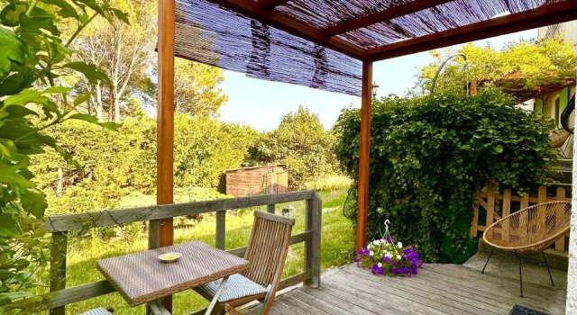 T2 avec terrasse arborée proche LOURMARIN