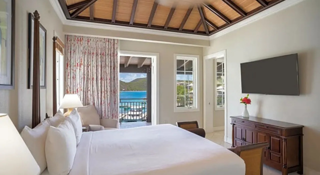 Люкс с балконом Scrub Island Resort, Spa & Marina