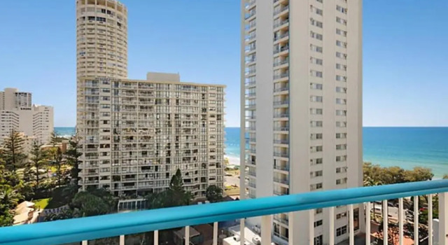 Апартаменты Quarterdeck Apartments