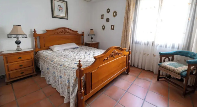 Comfortable Spacious Family House, Large Terrace and Garden, Beach and Bars