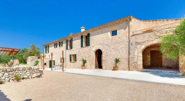 Cases DAlcudiarrom VILAFRANCA by PriorityVillas, Book Villa Vilafranca de Bonany Majorca