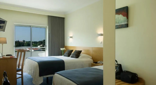 Трёхместный номер Standard Cova da Iria Hotel