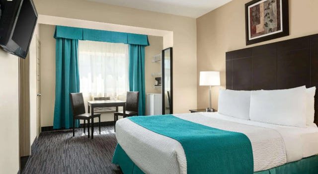 Двухместный номер Days Inn by Wyndham Montreal East