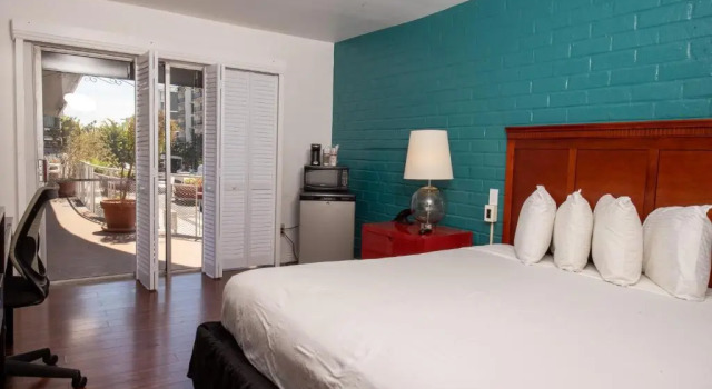 Номер Standard с балконом Hollywood Downtowner Inn