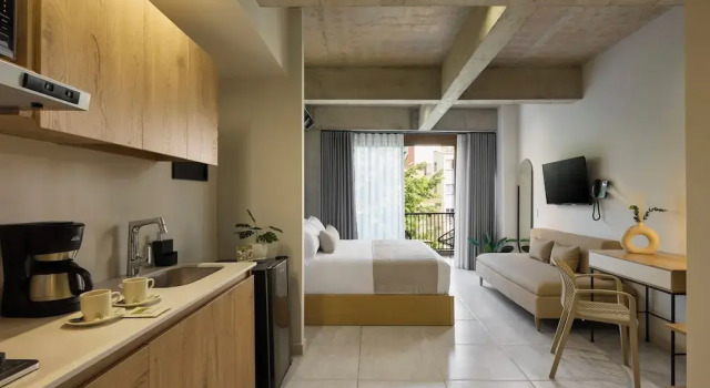 Номер Standard с балконом и с панорамным видом 30 Living Suites