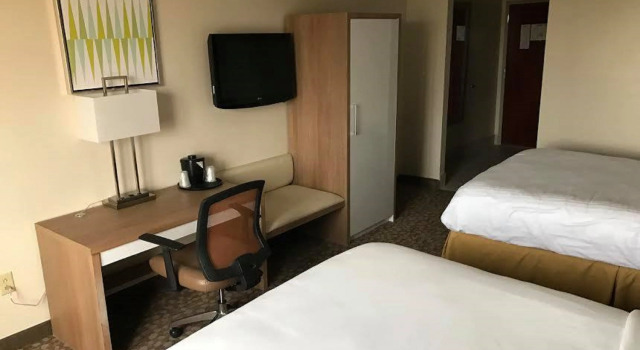 Holiday Inn Express Hotel & Suites Dayton West - Brookville by IHG, Rezerwuj Hotel Brookville Ohio