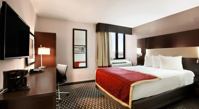 AirTrain Plaza Hotel JFK Airport, Забронировать Отель Отели Куинс 3 звезды, рядом с Торговый центр Jamaica Colosseum, 3*