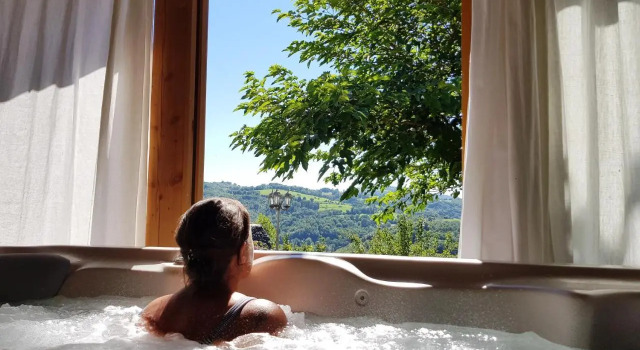 Les Hôtes du Lac, Chambres et tables dhôtes, Rezervovat Penzión se snídaní Castelnau-de-Mandailles Aveyron