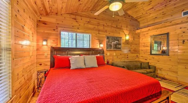 Ideally Located Broken Bow Cabin Private Hot Tub, Prenota Hotel Hochatown Oklahoma