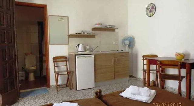 Sarris Studios & Apartments