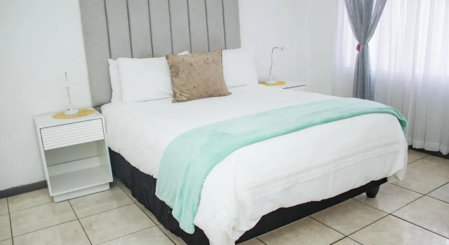 Centrally Located 1 Bedroom Apartment - 2361