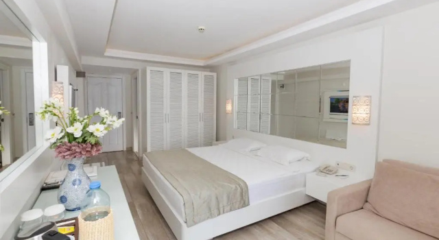 Четырёхместный номер Standard с видом на сад Hotel Mavi Deniz