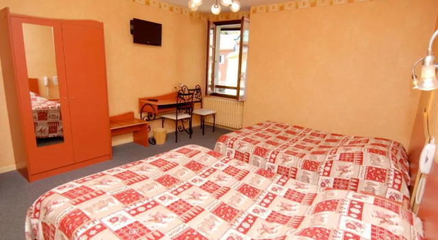 Четырёхместный номер Standard Hotel George