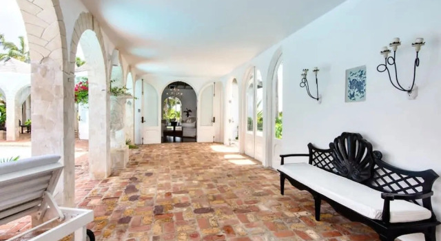 Коттедж Luxury 8BR Hilltop Villa Sweeping Sea Views Private Pool