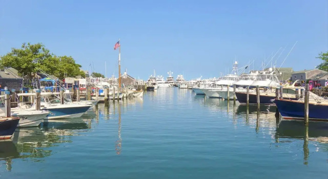 Апартаменты Airy Nantucket Escape in Historic Downtown!