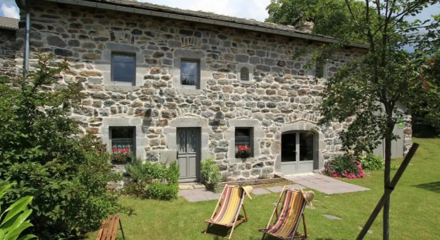 Gîte familial restauré avec jardin clos, équipements bébé, animaux acceptés, proche St-Julien-Chapteuil - FR-1-582-296, Забронировать Отель Сен-Жюльен-Шаптёй Haute Loire