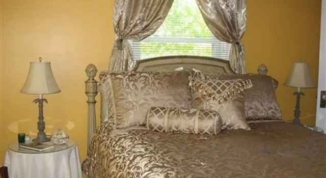 Vintage Inn Bed and Breakfast, Забронировать Отель Ядкинвилл 