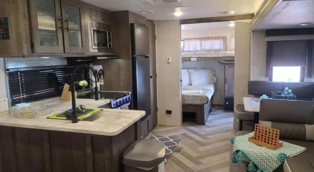 Семейный люкс Grand Canyon RV Glamping