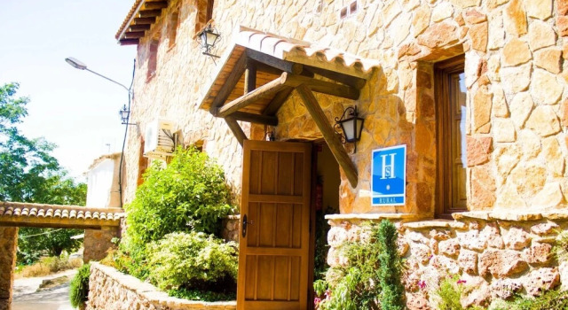 Hostal Restaurante Sierra De La Martina, Book Hotel Colomera 