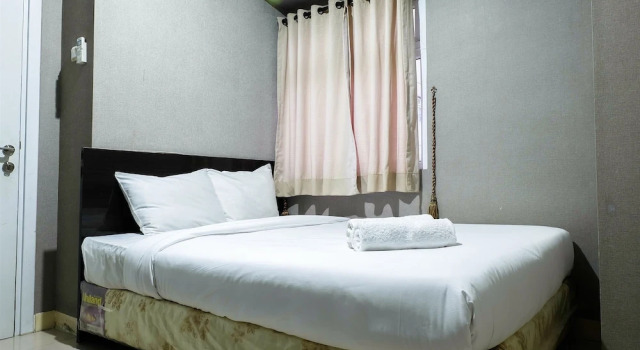 Pool View Green Pramuka Apartment near Shopping Mall, Book Apartment Hotels in Jakarta with Parking, Parking