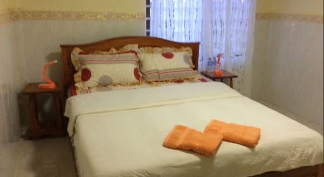 Chambre en Ville, Rezerwuj Hotel Hotele w Mondulkiri Province z parkingiem, Parking
