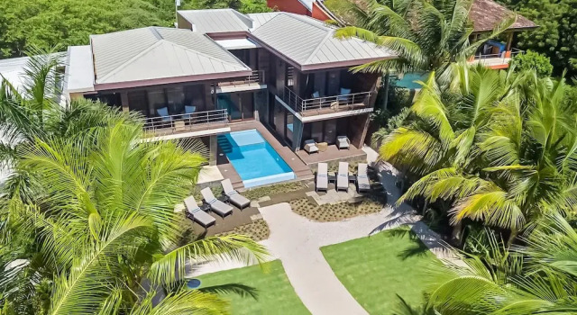 Коттедж Beachfront Villa - Sunsets and Daily Maid Service