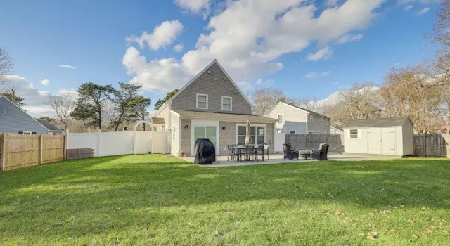 Коттедж Patio & Fire Pit: Retreat 2 Mi to Cape Cod Beaches