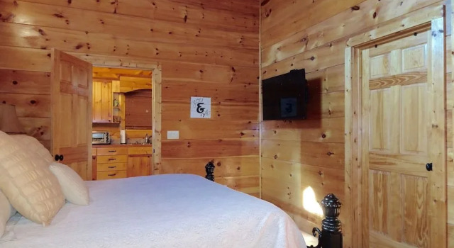 Skinny Dippin, Buchen Sie Hotel Boyds Creek USA