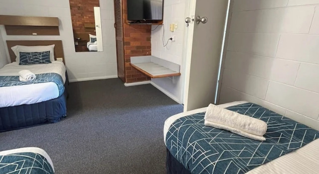 Семейный люкс с 2 комнатами Rest Point Motor Inn