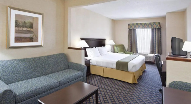 Люкс Holiday Inn Express Hotel & Suites Delaware-Columbus Area by IHG