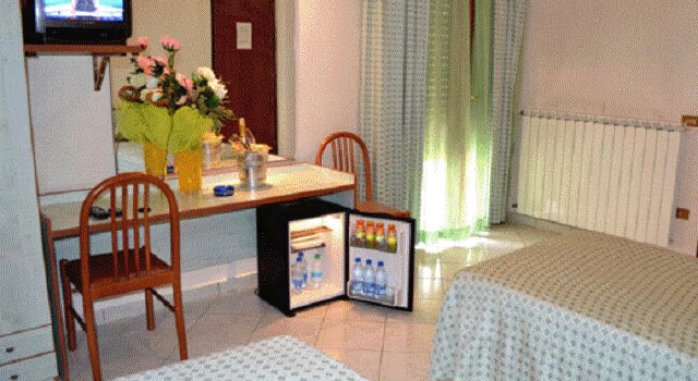 Hotel Paradiso, Book Hotel 3-stjernede hoteller i Celano, 3*