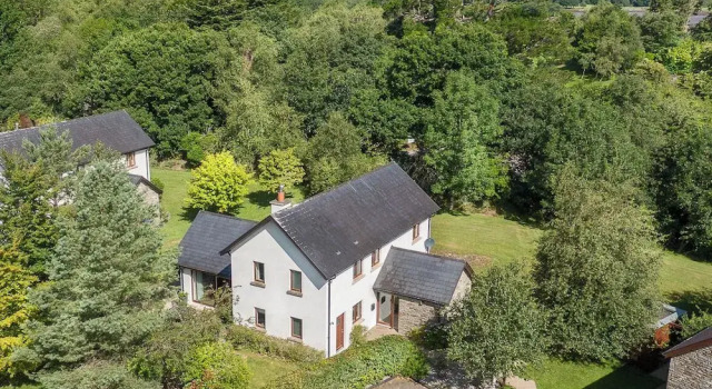 Апартаменты Spacious Kenmare Home to Sleep 8 Free use of Pool Onsite