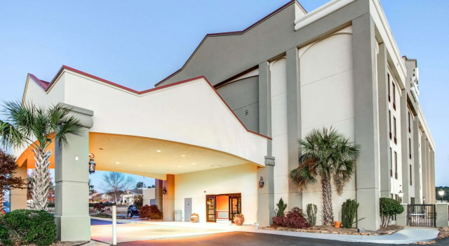 Comfort Inn & Suites Athens, Rezervovat Hotel Athény Georgie