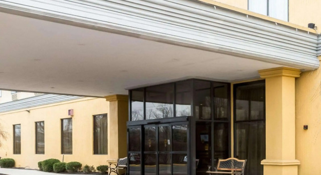 Clarion Hotel Somerset - New Brunswick, Buchen Sie Hotel Somerset North Jersey