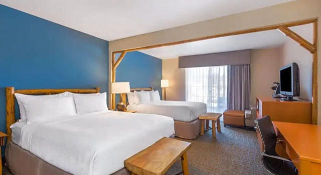 Четырёхместный номер Deluxe Holiday Inn Resort The Lodge at Big Bear Lake by IHG