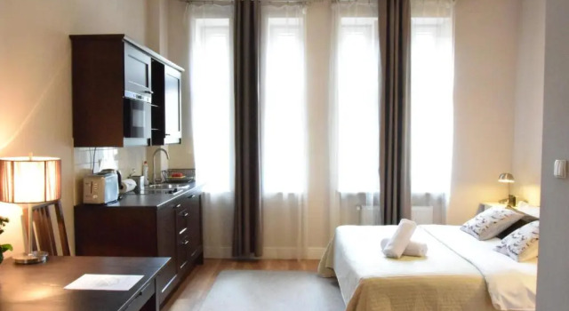 Двухместный номер Deluxe Blooms Inn & Apartments