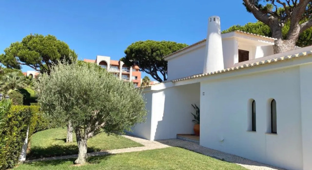 Коттедж Charming 3-bed Villa With Pool in Olhos de Agua