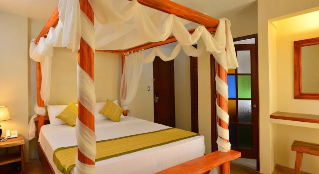 Люкс с балконом White Beach Suites Boracay