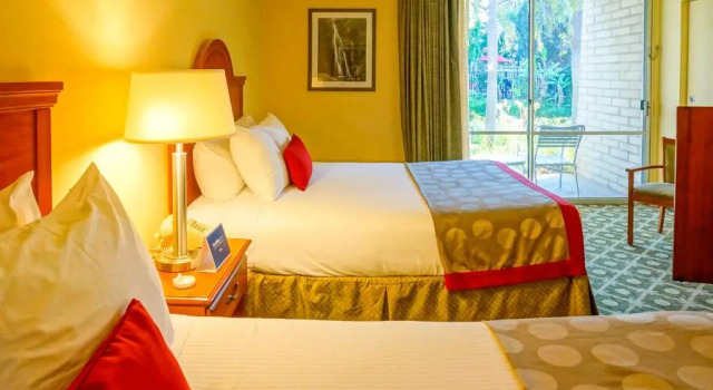 Люкс Ramada by Wyndham Santa Barbara