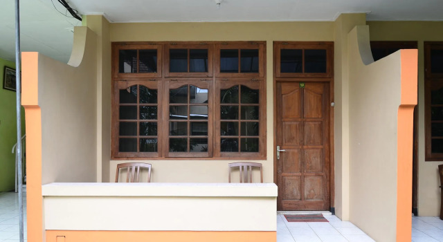 RedDoorz Plus @ Laweyan