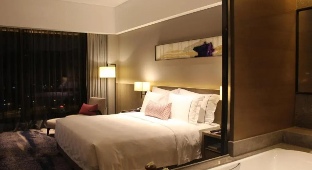 Номер Executive Wyndham JinJiang Hotel