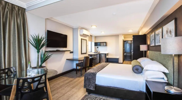 Двухместный номер Deluxe Belaire Suites Hotel